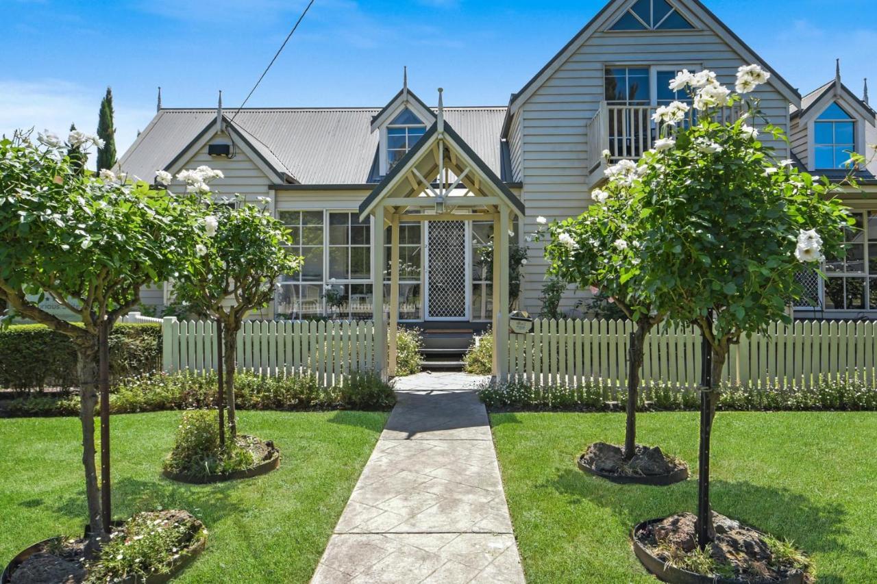 Creek Cottage Bed And Breakfast Traralgon Exterior photo