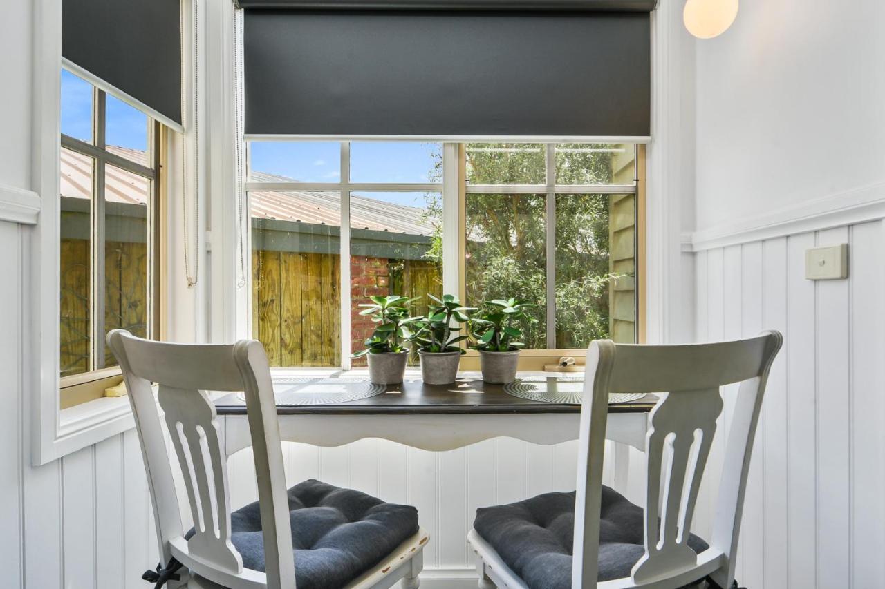 Creek Cottage Bed And Breakfast Traralgon Exterior photo